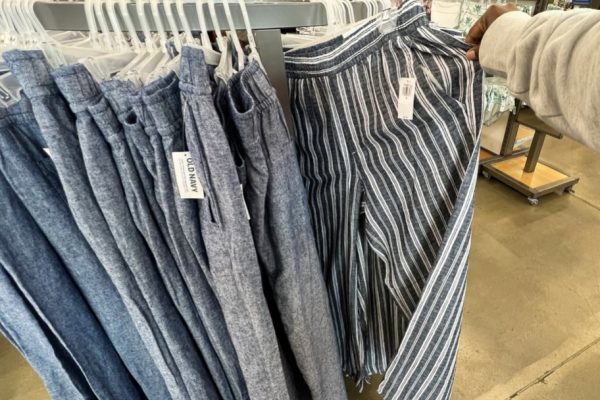Old Navy Has Women’s Linen-Blend Pants for Just $14 (Regularly $40)
